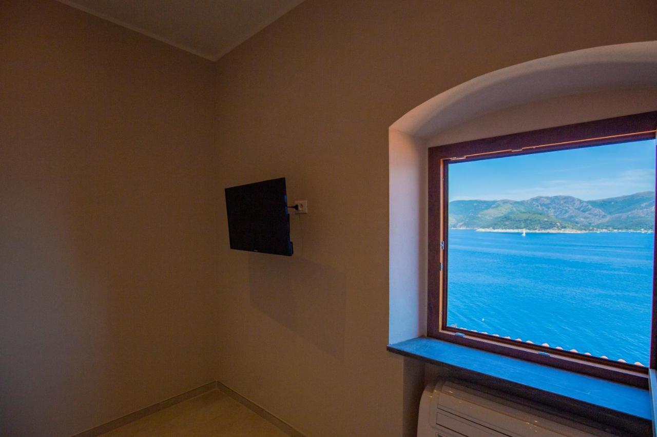 Helloelba Appartamento Il Faro ปอร์โตแฟร์ราโย ภายนอก รูปภาพ